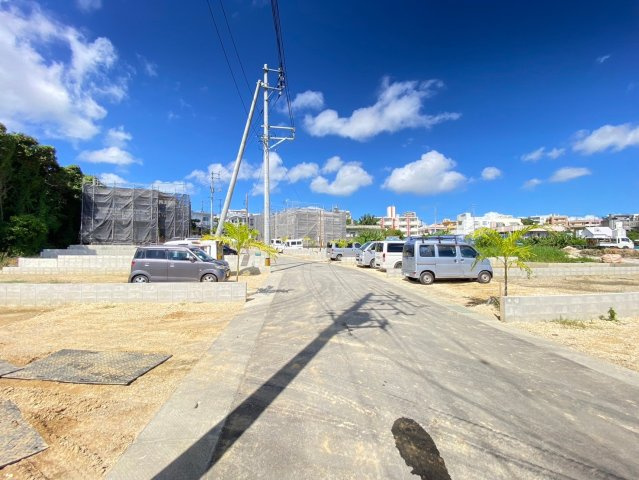 Heartful Town Okinawa　M号棟の前面道路含む現地写真