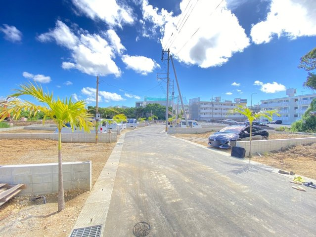 Heartful Town Okinawa　M号棟の前面道路含む現地写真