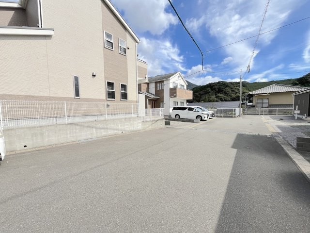 御笠１丁目戸建ての前面道路含む現地写真