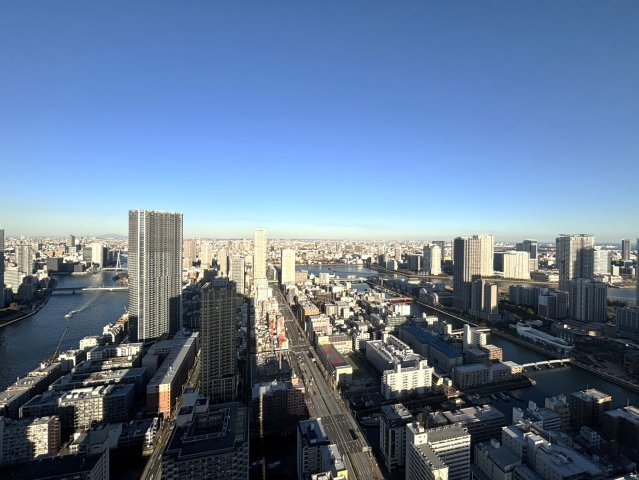 北東方面の眺望。隅田川をご覧頂けます。