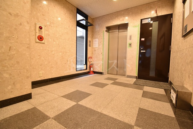 コスモリード大阪本町のロビー