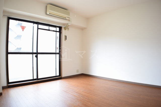 コスモリード大阪本町の居間・リビング