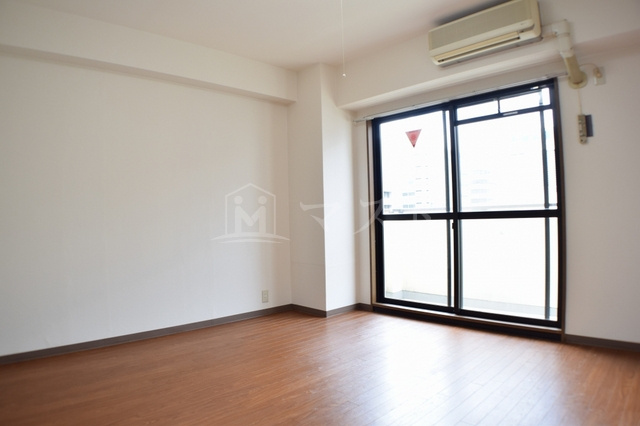 コスモリード大阪本町の内装