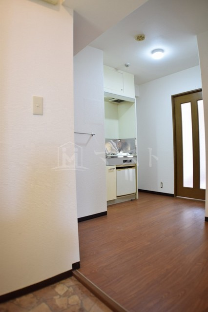 コスモリード大阪本町の玄関