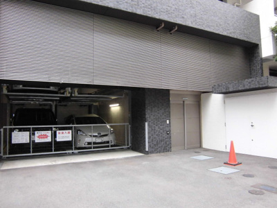 【駐車場】 | ローレルアイ堀江 | 機械式の駐車場。現況空無ですが、空き状況は随時お問い合わせください。