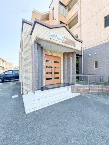 グラン・クリュ山川のエントランス|清潔なエントランス♪