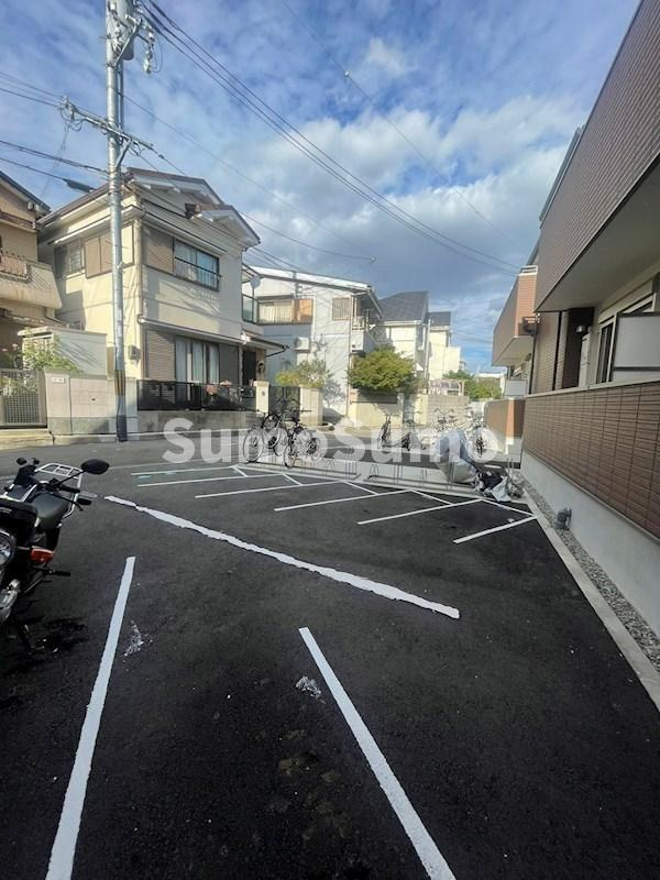 神戸市須磨区行幸町３丁目のアパートの駐車場|駐車場に車を止められます