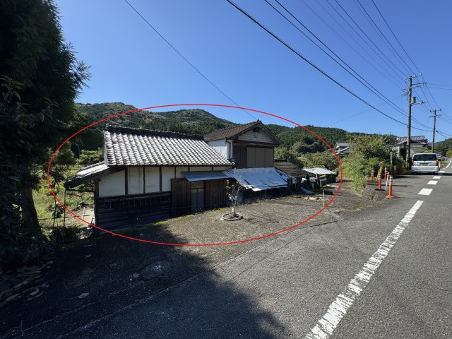 高岡郡佐川町加茂の外観|赤枠内が本物件です。東が宅地（地番1523番）、隣接して西が畑（地番1522番）です。