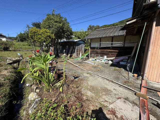 高岡郡佐川町加茂の外観|敷地の東側・地番1523番の宅地（約73坪）を南側から北西向きを撮影