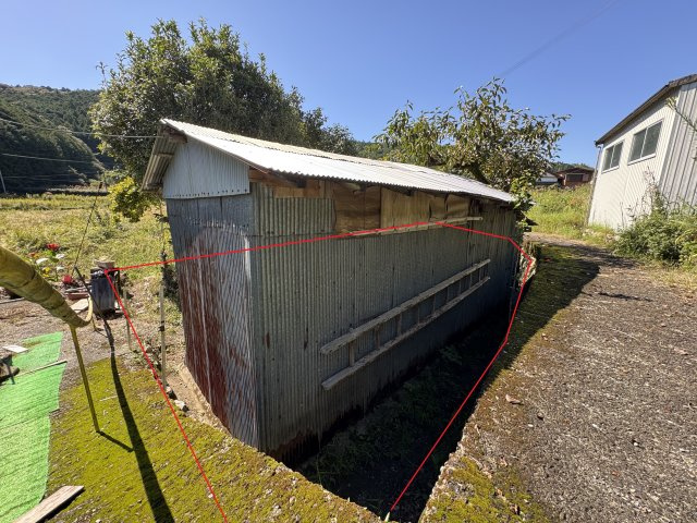 高岡郡佐川町加茂の外観|畑の南東端から撮影。赤枠部分が畑です。画像の左側が宅地部分になります。