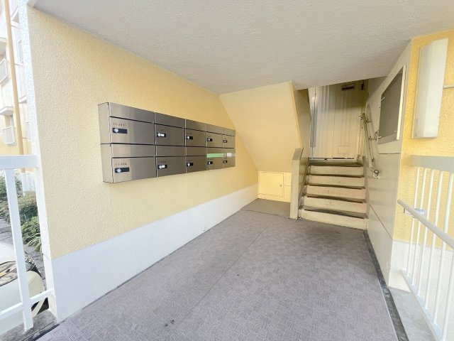 長住三丁目分譲住宅11号棟のエントランス