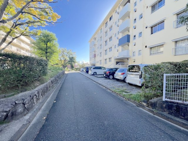 長住三丁目分譲住宅11号棟の駐車場