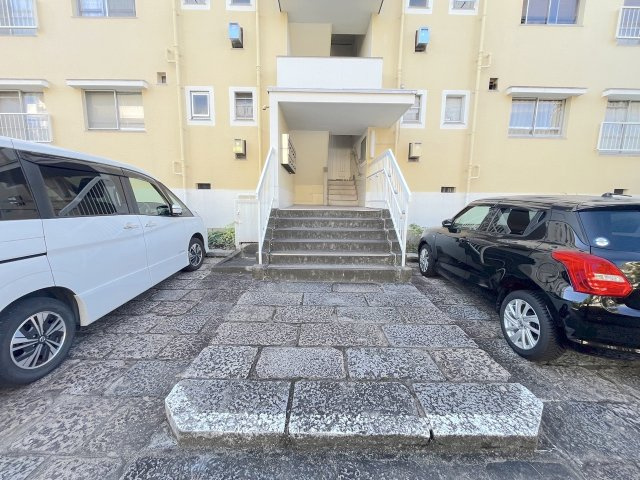 長住三丁目分譲住宅11号棟のエントランス