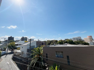 【展望】 | まず緑が飛び込んで、落ち着いた住宅地に心なごみます。
