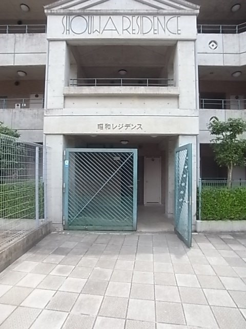 昭和レジデンスのエントランス