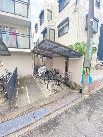 ダイドーメゾン甲東園の外観