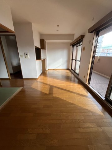 ファミール天神橋グリーンアベニューの居間・リビング