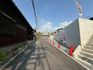 【前面道路含む現地写真】