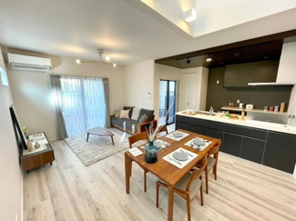 【その他】 | 広々としたリビングはご家族みんなでゆったりとくつろげる空間です！採光もとれており明るく開放感がございます。