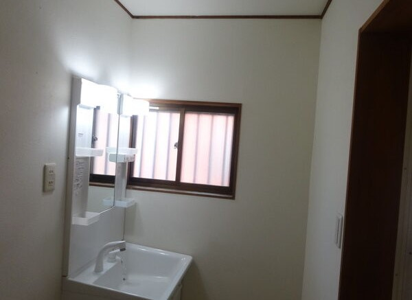 緑区曽根１丁目貸家の洗面所