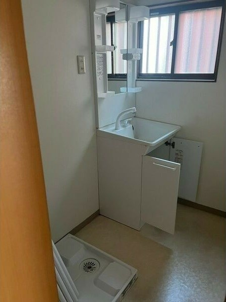 緑区曽根１丁目貸家の洗面所