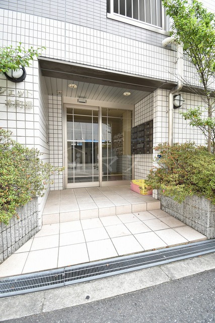 カシェット本町橋のエントランス