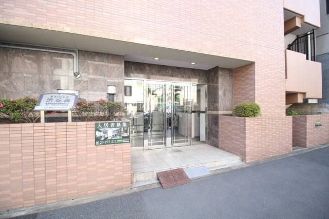 菱和パレス渋谷西のエントランス