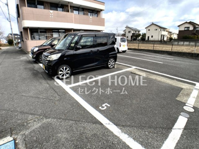 【駐車場】 | エルハイムⅡ | 車をお持ちの方に嬉しい駐車場付きの物件です