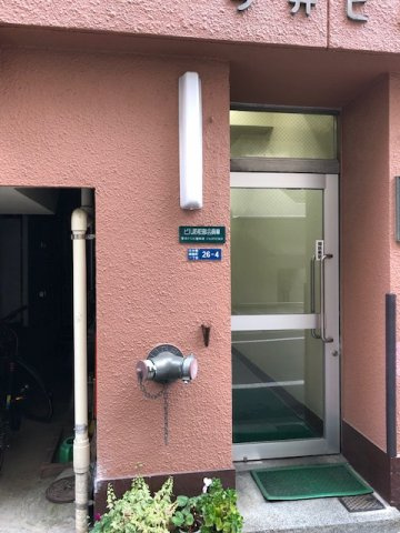 今井ビルのエントランス