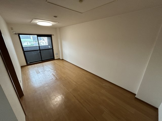 神戸市西区伊川谷町有瀬の賃貸マンションの居間・リビング