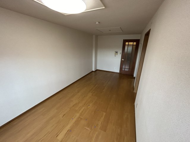 神戸市西区伊川谷町有瀬の賃貸マンションの居間・リビング
