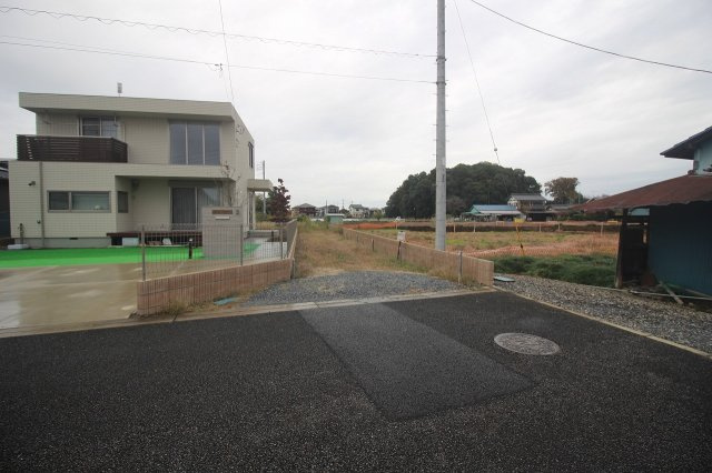 小山市間々田　区画2の前面道路含む現地写真|前面道路より（2024年11月撮影）