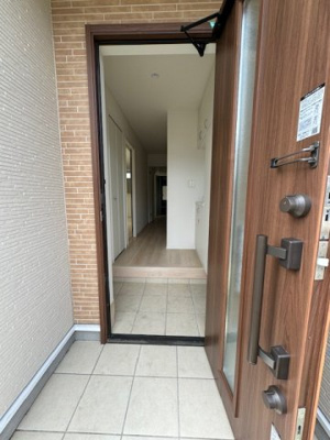 【玄関】 | 清水新地6丁目中古住宅 | シンプルで使いやすい玄関です
