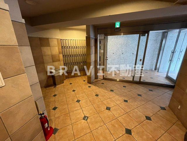 ニューシティアパートメンツ西天満　BRAVI不動産のロビー|【ニューシティアパートメンツ西天満】落ち着いたロビーです