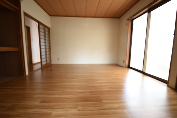 焼山中央戸建の洋室