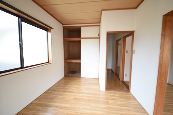 焼山中央戸建の洋室
