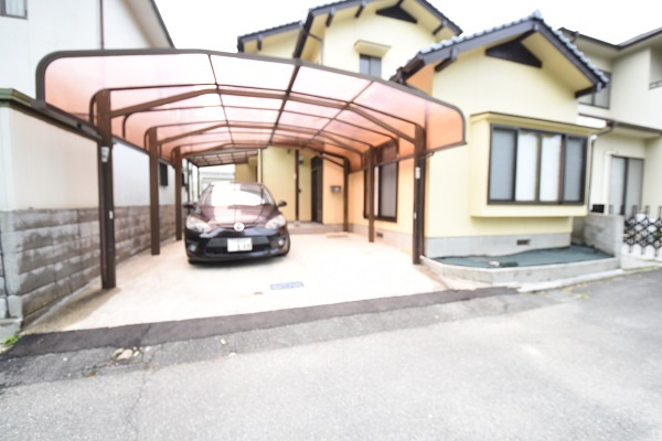焼山中央戸建の駐車場
