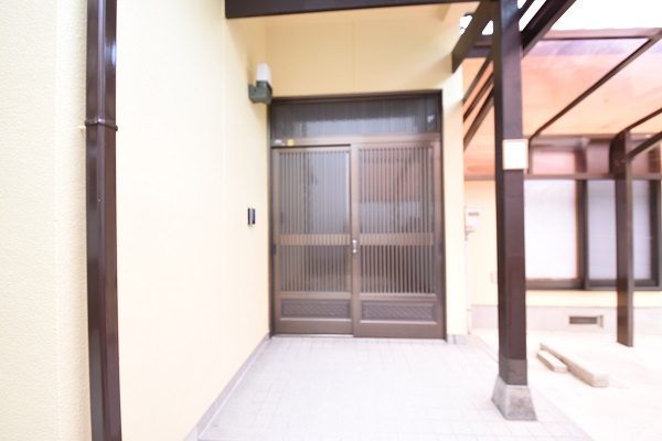 焼山中央戸建の玄関