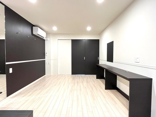 ウエストウイングⅤの居間・リビング