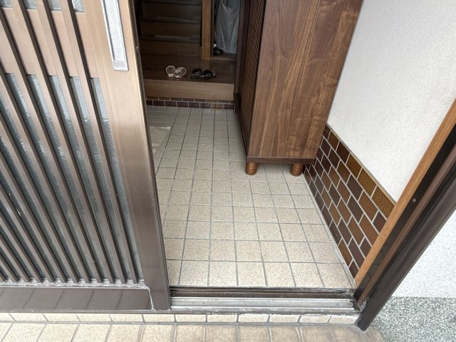 大津区恵美酒町1丁目IH戸建の玄関