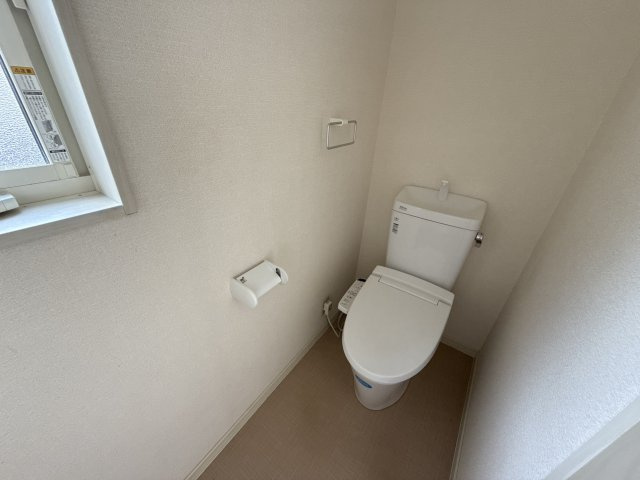 新町KＴ戸建平屋のトイレ