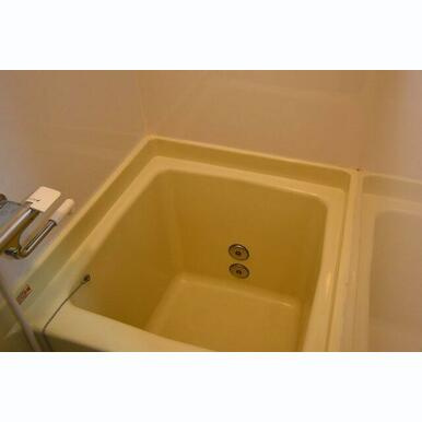 レジデンス中村Bの浴室|落ち着いた空間のお風呂です