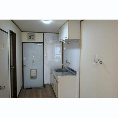 【玄関】 | レジデンス中村B | 収納もある玄関です