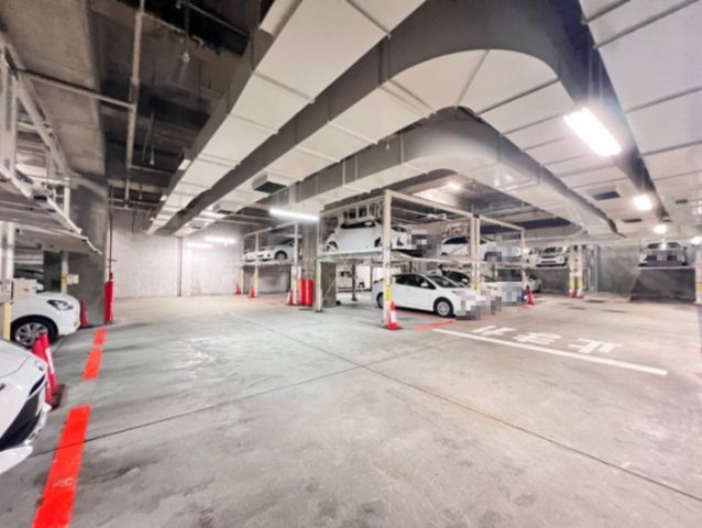 岡崎センタービルの駐車場