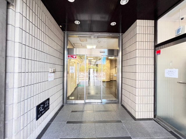 岡崎センタービルのエントランス