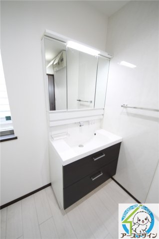 神戸市西区池上２丁目の中古一戸建の独立洗面台|独立洗面台で身支度をすべて済ませてしまいましょう