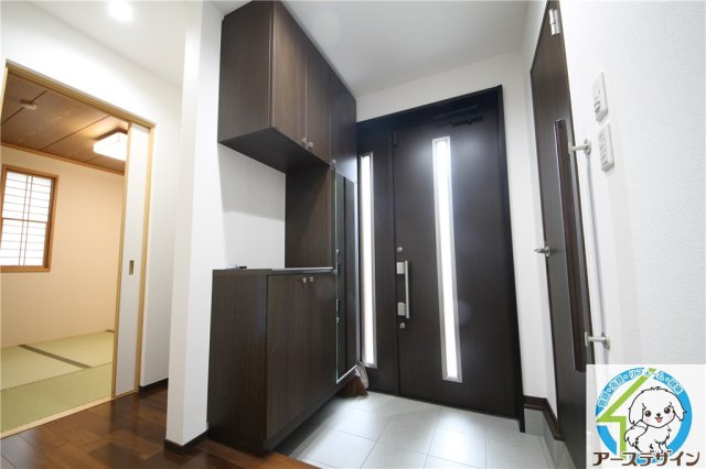 神戸市西区池上２丁目の中古一戸建の玄関|ゆったりとした玄関です