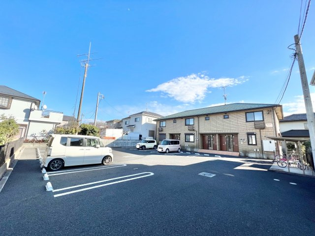 クレーネーの駐車場|車をお持ちの方に嬉しい駐車場付きの物件です