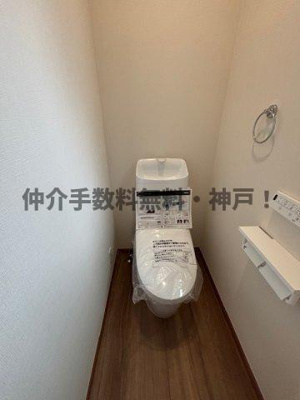 【トイレ】 | 神戸市長田区松野通3丁目　新築戸建6号地　仲介手数料無料！ | 清潔感のあるトイレです