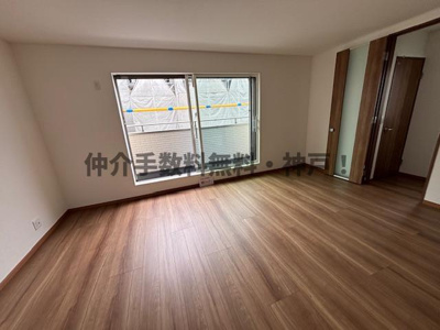 【居間・リビング】 | 神戸市長田区松野通3丁目　新築戸建6号地　仲介手数料無料！ | こちらのリビングで趣味の時間をお楽しみください